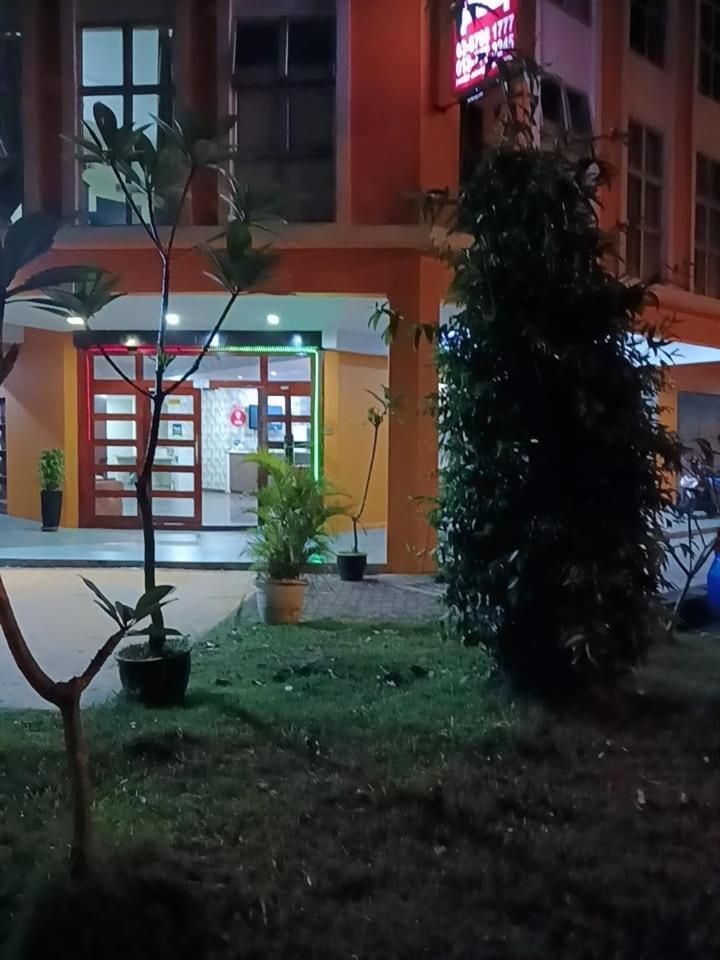 Jam Hotel Kota Warisan Sepang @ Erl Salak Tinggi, Klia 1-2 & F1 ภายนอก รูปภาพ