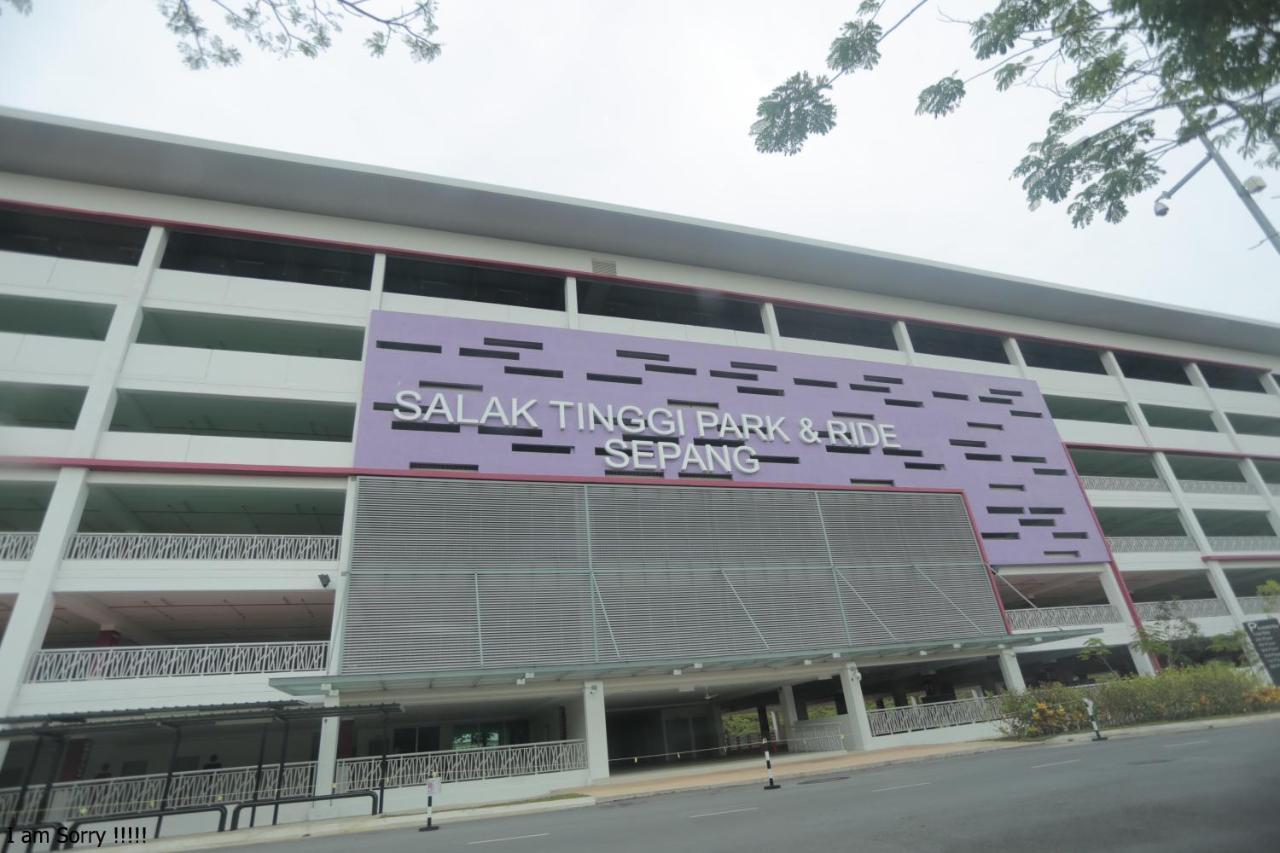 Jam Hotel Kota Warisan Sepang @ Erl Salak Tinggi, Klia 1-2 & F1 ภายนอก รูปภาพ